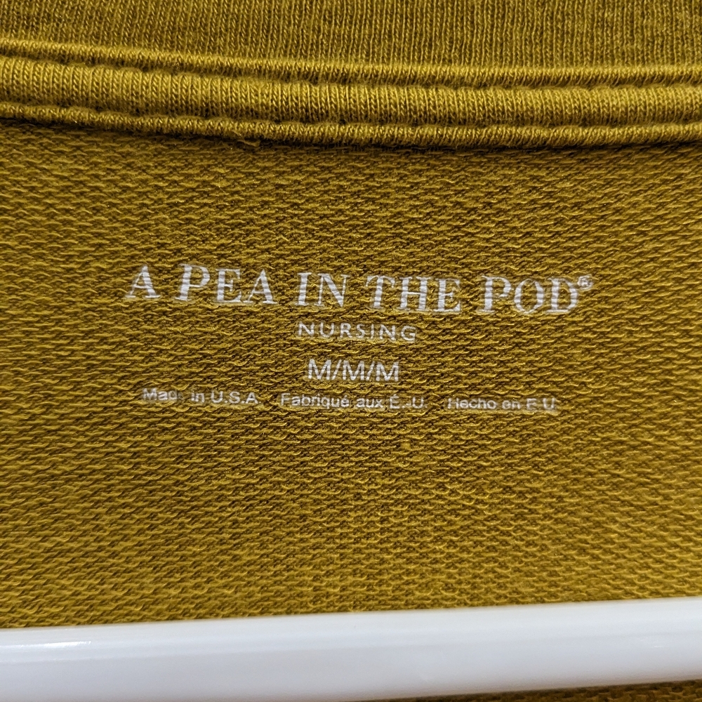 A Pea in the Pod nursing shirt size medium